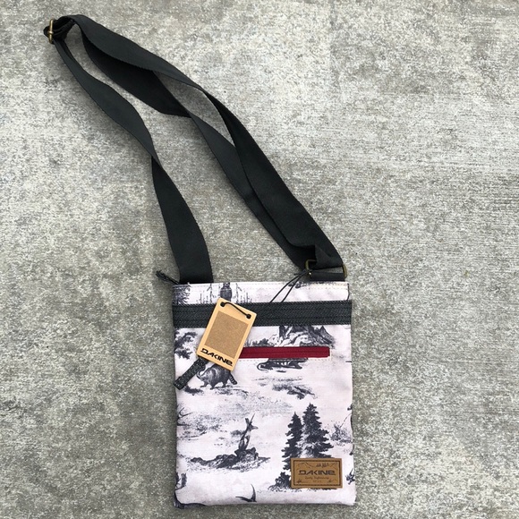 Dakine Handbags - NWT Dakine Small crossbody purse